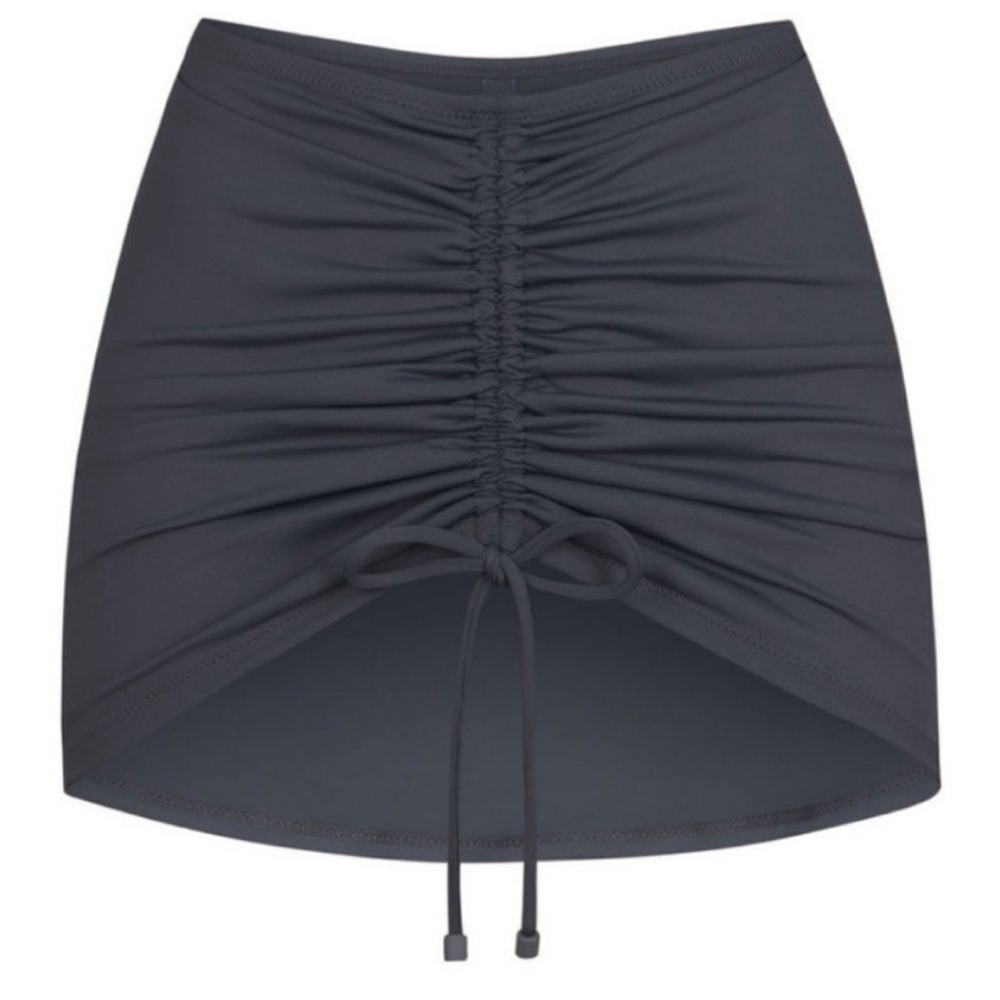 [skims] NWT recycled ruched gunmetal swim skirt
